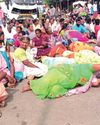 கோயில் கட்டுவதில் தகராறு: இரு தரப்பினர் மோதல்; சாலை மறியல் கோயில் கட்டுவதில் தகராறு: இரு தரப்பினர் மோதல்; சாலை மறியல்53