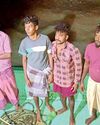 இலங்கையில் இருந்து விடுவிக்கப்பட்டு வேதாரண்யம் வந்த தமிழக மீனவர்கள் இலங்கையில் இருந்து விடுவிக்கப்பட்டு வேதாரண்யம் வந்த தமிழக மீனவர்கள்25