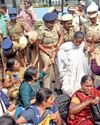 சென்னையில் போராட்டத்தில் ஈடுபட்ட இடைநிலை ஆசிரியர்கள் 1,400 பேர் கைது சென்னையில் போராட்டத்தில் ஈடுபட்ட இடைநிலை ஆசிரியர்கள் 1,400 பேர் கைது33