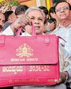 கர்நாடகத்தில் 16 வயதுக்குட்பட்டோர் சமூக வலைதளங்களைப் பயன்படுத்த தடை61