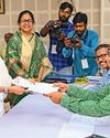 மேற்கு வங்கம்: பவானிபூர் தொகுதியில் மம்தா வேட்புமனு தாக்கல்40