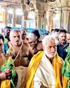 திருச்செந்தூர் கோயிலில் வேல் ஏந்தி வழிபட்ட அமைச்சர்கள்67