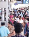 புறநகர் மின்சார ரயில்கள் ரத்து: சென்ட்ரலில் அலைமோதிய பயணிகள்5