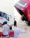வங்கதேசம்: பேருந்து ஆற்றில் கவிழ்ந்து விபத்து19