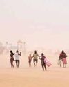 சூறைக்காற்று: மெரினாவில் பொதுமக்களுக்குத் தடை, விமான சேவைகள் பாதிப்பு சூறைக்காற்று: மெரினாவில் பொதுமக்களுக்குத் தடை, விமான சேவைகள் பாதிப்பு31