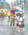 கொல்கத்தாவில் கொட்டித் தீர்த்த மழை: 10 பேர் உயிரிழப்பு2
