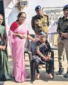 COP PULLS BACK KIDS FROM EDGE21
