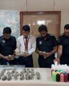 குடைக்குள் 'குஷ்'ஷடன் வந்த தொழிலதிபர் கைது4