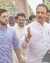 मुंडे का इस्तीफा पर्याप्त नहीं, फडणवीस सरकार को बर्खास्त कर राष्ट्रपति शासन लागू करें: आदित्य ठाकरे10