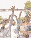नेशनल हेराल्ड मामले में 'जनता के पैसे के गबन ' को लेकर भाजपा का कांग्रेस कार्यालय के निकट प्रदर्शन नेशनल हेराल्ड मामले में 'जनता के पैसे के गबन ' को लेकर भाजपा का कांग्रेस कार्यालय के निकट प्रदर्शन6