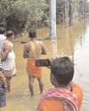 भारी बारिश से असम के कई भागों में बाढ़, भूस्खलन में पांच लोगों की मौत भारी बारिश से असम के कई भागों में बाढ़, भूस्खलन में पांच लोगों की मौत31