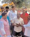 आप नेताओं ने मद्रासी कैंप ध्वस्तीकरण स्थल का दौरा किया19