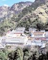 सुरक्षा चिंताओं और प्राकृतिक आपदा के कारण वैष्णो देवी तीर्थयात्रियों की संख्या में गिरावट10