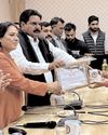 मंत्री और जिला कलेक्टर ने बेटियों को किया सम्मानित20
