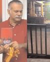 लेखक वी.एस. अनिलकुमार के घर के बाहर पुष्पचक्र मिला लेखक वी.एस. अनिलकुमार के घर के बाहर पुष्पचक्र मिला17