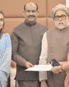 तृणमूल के बागी सांसदों ने नेशनलिस्ट सिटीजन्स पार्टी में विलय का किया एलान तृणमूल के बागी सांसदों ने नेशनलिस्ट सिटीजन्स पार्टी में विलय का किया एलान30
