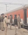 काशी एक्‍सप्रेस में बम की सूचना से मचा हड़कंप, यात्रियों को नीचे उतारा गया19