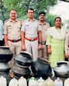 घोरारी में बन रही थी महुए की शराब, 15 भट्टियां तोड़ी1