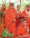 दिनभर वट वृक्ष की छांव में सुहागिनों ने बांधी आस्था की डोर, मांगा अखंड सौभाग्य का आशीर्वाद दिनभर वट वृक्ष की छांव में सुहागिनों ने बांधी आस्था की डोर, मांगा अखंड सौभाग्य का आशीर्वाद18