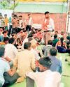 ग्रामीणों ने कहा- प्लांट में नहीं है कोई सुरक्षा के उपकरण करंट से श्रमिक की मौत, मुआवजा मांग को लेकर प्लांट के सामने ग्रामीणों ने दिया धरना11