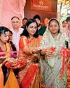 रायपुर में 'तन्वी लूम्स' साड़ी शोरूम का भव्य शुभारंभ, पारंपरिक साड़ियों का अनूठा संग्रह15