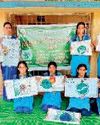 कपड़े के थैले बांटकर प्लास्टिक का प्रयोग रोकने का दिया संदेश4