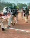 उपद्रवी भीड़ पर पुलिस ने भांजी लाठियां, छोड़े अश्रु गैस के गोले उपद्रवी भीड़ पर पुलिस ने भांजी लाठियां, छोड़े अश्रु गैस के गोले