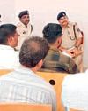 मालवाहक वाहन में सवारी बिठाई तो होगी कार्रवाई मालवाहक वाहन में सवारी बिठाई तो होगी कार्रवाई
