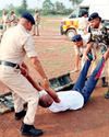 बलवा ड्रिल में अच्छा प्रदर्शन करने वाले पुलिसकर्मियों को मिला नकद पुरस्कार12