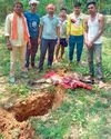 वाहन की ठोकर से मृत वानर का अंतिम संस्कार किया गया6