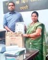 प्राथमिक शाला समिति गिरौद अध्यक्ष कुंती साहू कलेक्टर द्वारा सम्मानित10