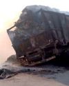 सड़क में फर्राटे भरता ट्रक बना आग का गोला, बाल-बाल बचे सवार सड़क में फर्राटे भरता ट्रक बना आग का गोला, बाल-बाल बचे सवार