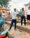 दर्रीपारा तालाब में श्रमदान से जलकुंभी हटाकर सफाई अभियान जारी दर्रीपारा तालाब में श्रमदान से जलकुंभी हटाकर सफाई अभियान जारी