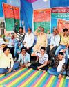 शहर की समस्याओं के निदान के लिए रिटायर्ड कर्मचारी बैठे आमरण अनशन पर शहर की समस्याओं के निदान के लिए रिटायर्ड कर्मचारी बैठे आमरण अनशन पर