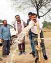 मिशन सन्डे की पहल पर जागा पालिका तीन माह से बंद पड़ा बोर हुआ चालू17