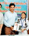 मेधावी छात्रों को कलेक्टर ने टैबलेट देकर किया सम्मानित, बेटियों ने लहराया परचम16