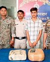 बस का इंतजार कर रहे 2 स्टेट के 3 गांजा तस्कर गिरफ्तार22