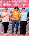 महिला खिलाड़ियों ने ट्रॉफी पर जमाया कब्जा16