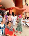 मांग : आंदोलनकारियों ने अस्पताल प्रबंधन को सौंपा ज्ञापन जिला अस्पताल में डॉक्टरों का शांतिपूर्ण विरोध प्रदर्शन, ओपीडी सेवाएं ठप4