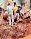 बारिश में भी पुल निर्माण कार्य में जुटे श्रमिक38