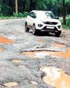 गड्ढे में भरे पानी से दुर्घटना की संभावना बढ़ी, लोग परेशान3