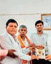 हल्बा जनजाति की वाचिक परम्पराएं नामक लिखित पुस्तक तहसीलदार को भेंट की हल्बा जनजाति की वाचिक परम्पराएं नामक लिखित पुस्तक तहसीलदार को भेंट की21