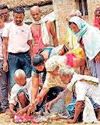 भर्रीटोला के लोगों को मिलेगी राहत, सड़क के लिए भूमिपूजन3