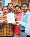 शिक्षकों ने विद्यालय से आकस्मिक अवकाश लेकर किया शाला बहिष्कार12