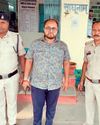 कार्रवाई : आरोपी ने नवापारा के 100 से अधिक लोगों को करवाया था निवेश डबल रिटर्न का लालच देकर 17 करोड़ रुपए की ठगी, मुख्य आरोपी गिरफ्तार कार्रवाई : आरोपी ने नवापारा के 100 से अधिक लोगों को करवाया था निवेश डबल रिटर्न का लालच देकर 17 करोड़ रुपए की ठगी, मुख्य आरोपी गिरफ्तार2