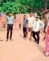 कर्मचारी, जनप्रतिनिधियों, आवास मित्र ने आवास निर्माण का किया निरीक्षण कर्मचारी, जनप्रतिनिधियों, आवास मित्र ने आवास निर्माण का किया निरीक्षण4