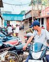 बैंकों में पार्किंग व्यवस्था नहीं, राहगीरों और ग्राहकों को हो रही भारी परेशानी बैंकों में पार्किंग व्यवस्था नहीं, राहगीरों और ग्राहकों को हो रही भारी परेशानी3