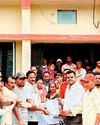 नियमितीकरण, वेतन और आवास की मांग को लेकर सफाई कर्मचारियो ने सौंपा ज्ञापन नियमितीकरण, वेतन और आवास की मांग को लेकर सफाई कर्मचारियो ने सौंपा ज्ञापन14