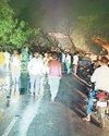 भारी बारिश से राहौद में गिरा पेड़, बाल-बाल बचे लोग4