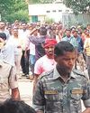 सहकारी समिति से खाद नहीं मिलने पर आक्रोशित किसानों ने किया धरना-प्रदर्शन8